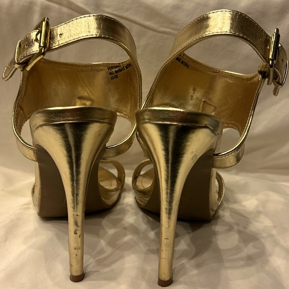 Anne Michelle - Gold Strappy Sandal, Size 7US - Picture 7 of 8